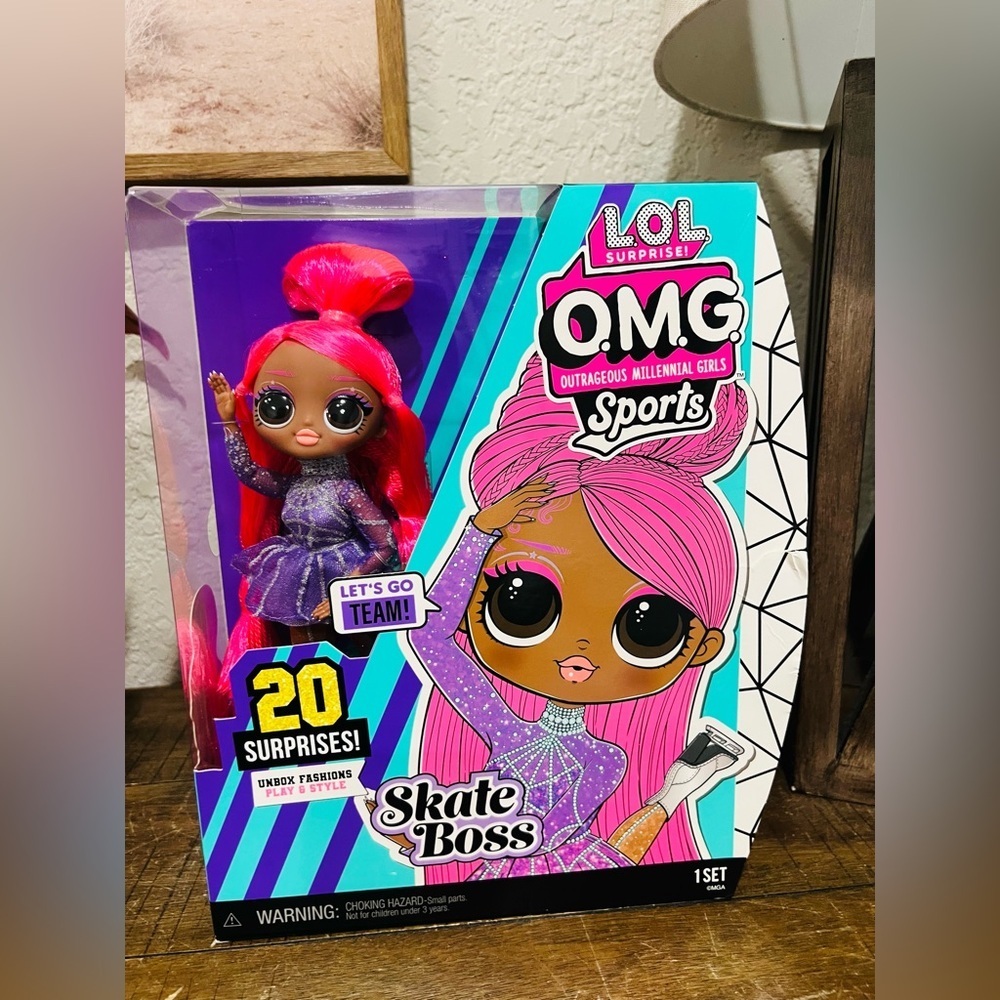 LOL Surprise OMG Sports Fashion Doll Skate Boss with 20 Surprises